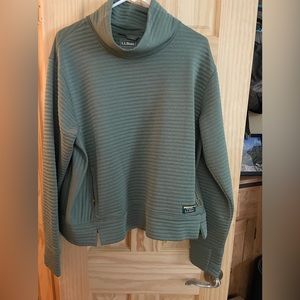 LLBean Women’s Airlight Pullover size XL sage green color